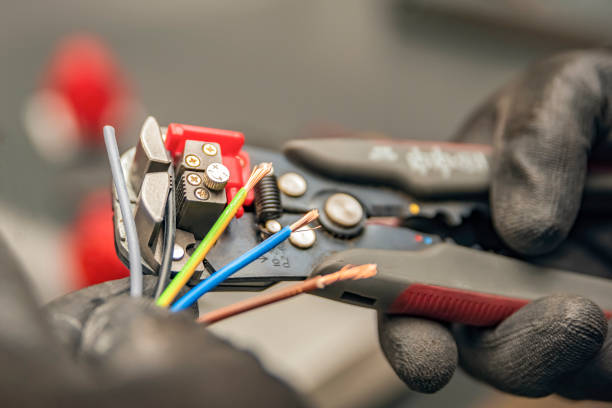 Best Affordable Emergency Electrician  in Bloomfield, IA